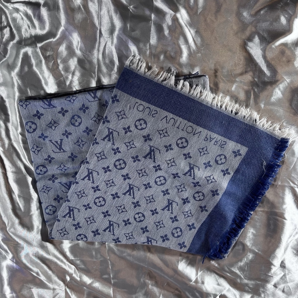 Louis Vuitton Monogram Shawl Scarf Blue - Picture 2 of 3